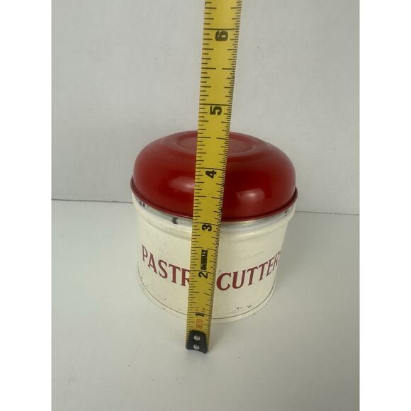 Vintage 1950 Tala Red & White Enameled Tin Box 4 Nesting Pastry Cutters Set - Picture 4 of 7